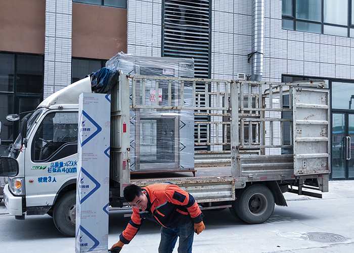 梅河口沃池食品廠風(fēng)淋室發(fā)貨現(xiàn)場